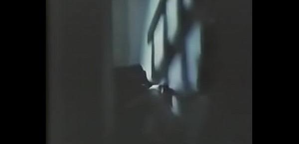  Alejandra Becerril, actriz de fotonovelas mejor conocida como Alexis es atacada en su casa en esta escena de la película "La banda de los Panchitos".